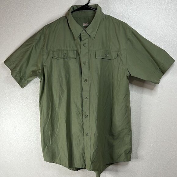 Under Armour Green All Season Button Down Size: L - Picture 1 of 9
